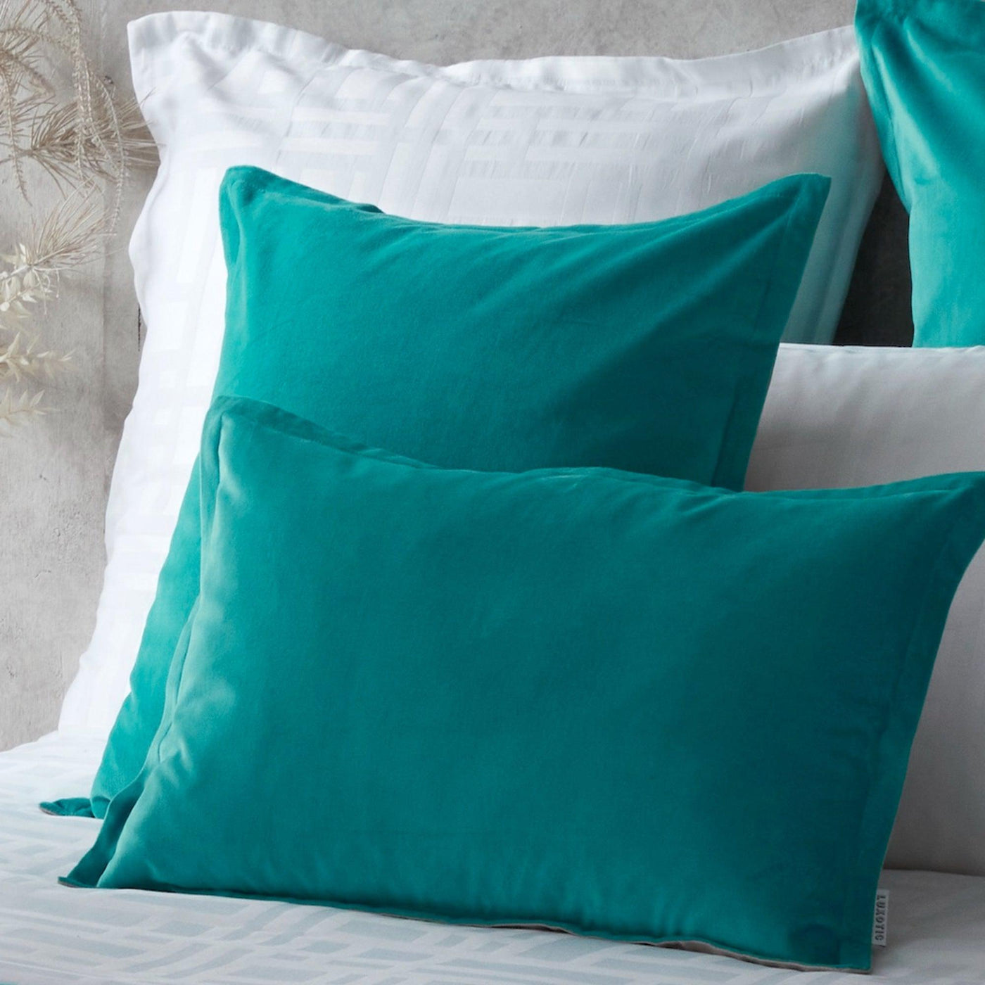 Lush Velvet Cushion Cover-Cushion-LUXOTIC